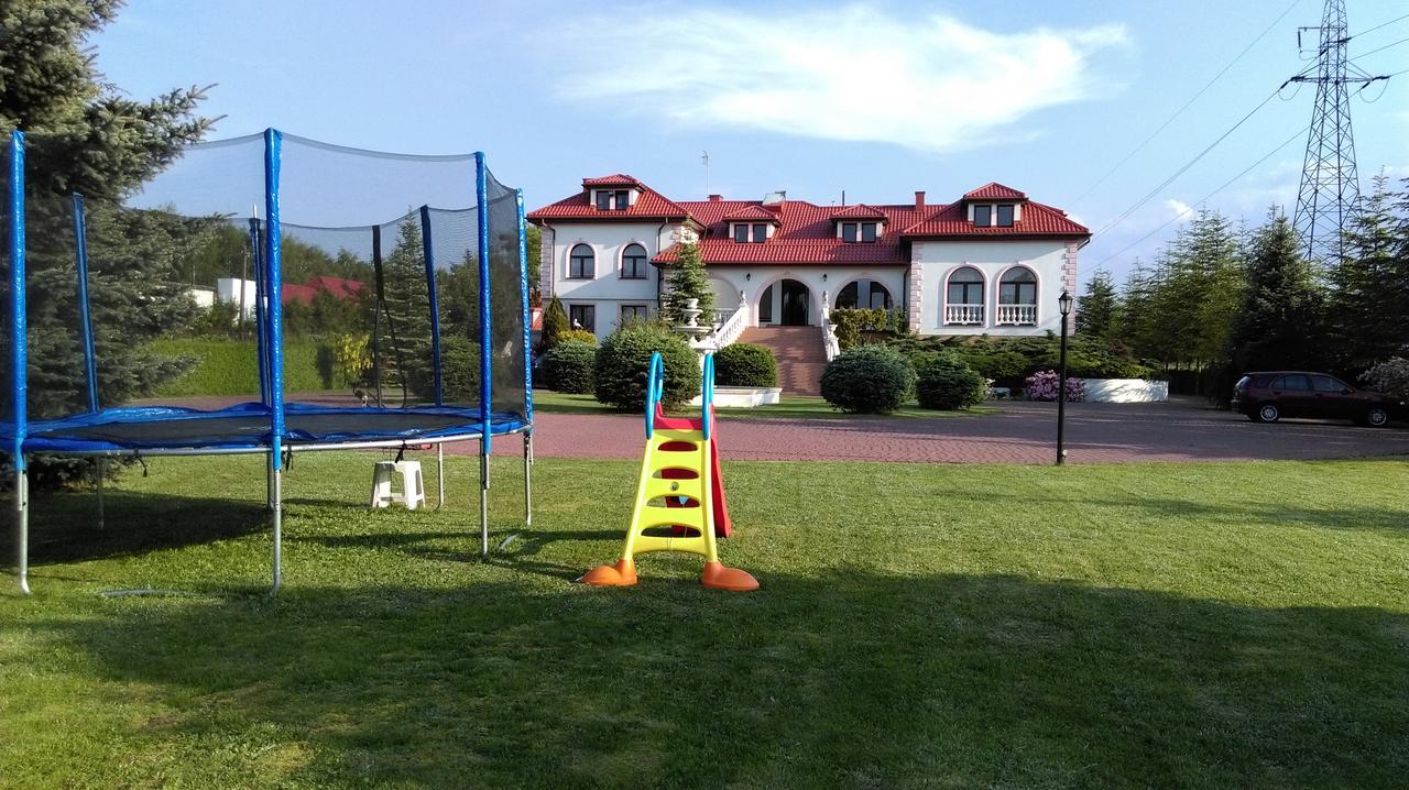 Hotel Pod Lwami Błonie Exterior foto
